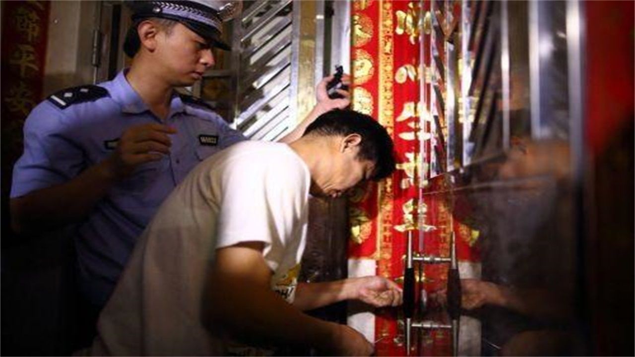 贵阳请开锁师傅开了锁后，师傅为什么一般都不进门，就算主人请也不进去？