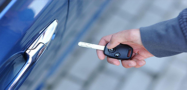 贵阳汽车钥匙锁在车里了怎么办？如何开汽车锁
