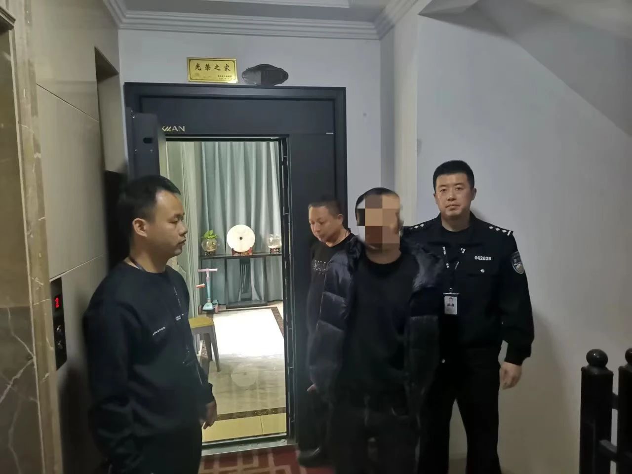 贵阳全副伪装仍被识别！双龙公安成功抓获一名撬锁盗窃嫌疑人